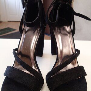 Chelsea Moreland Black Women's Size 7.5M Heels